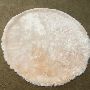 Nordstrom at Home Luxurious Blush Faux Fur Round Rug 38” round like new